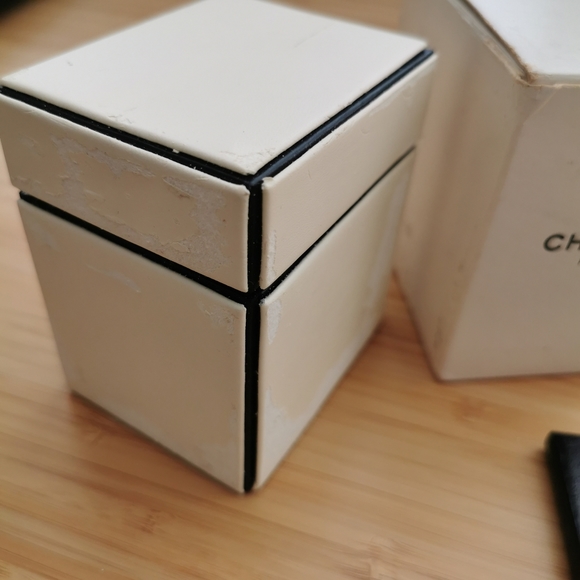 AUTHENTIC CHANEL watch with box size M - Picture 16 of 16